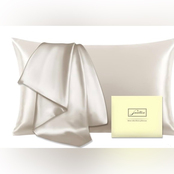 2 Silk Pillowcases - Picture 4 of 16